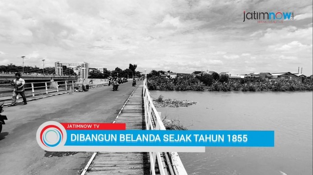 Sampah Mengancam Konstruksi Jembatan Lama Berumur 154 Tahun 