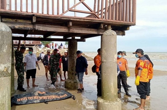 Mayat Pria Misterius Ditemukan di Pantai Gesikharjo, Tuban