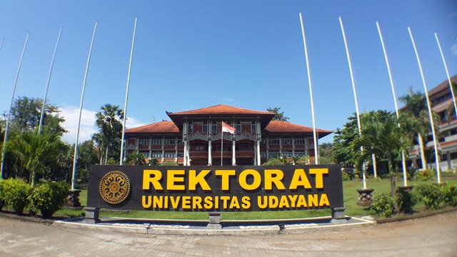 Gedung Rektorat Unud - IST