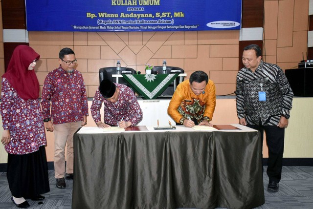 Penandatanganan nota kesepahaman (MoU) antara UM Banjarmasin dengan BNN Provinsi Kalimantan Selatan