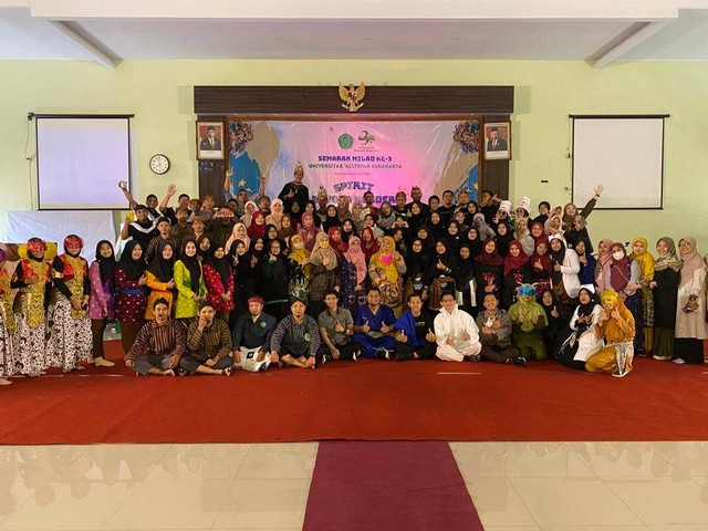 Foto bersama sebelum memulai lomba [Foto: Dokumentasi Universitas 'Aisyiyah Surakarta]