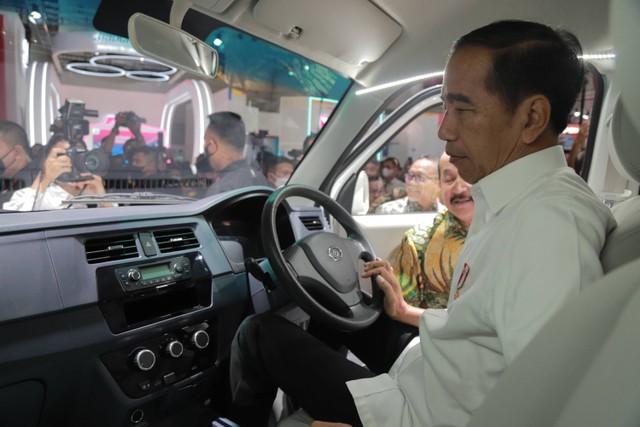 Jokowi: Intensif Kendaraan Listrik Masih Dihitung Kemenkeu | Kumparan.com