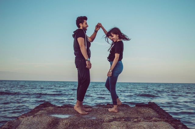 Kata-kata mensiv 1 bulan yang simple. Foto: Unsplash/Chermiti Mohamed.