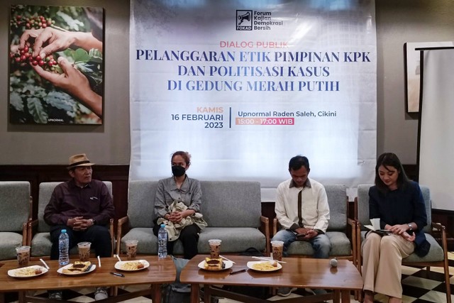 Diskusi publik 'pelanggaran etik pimpinan KPK dan politisasi kasus di gedung merah putih' di bilangan Cikini, Kamis (16/2).  Foto: Hedi/kumparan