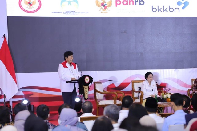 Presiden Indonesia kelima Megawati Soekarnoputri menghadiri Kick Off Meeting Pancasila Dalam Tindakan, di Jakarta, Kamis (16/02). Foto: KemenPANRB