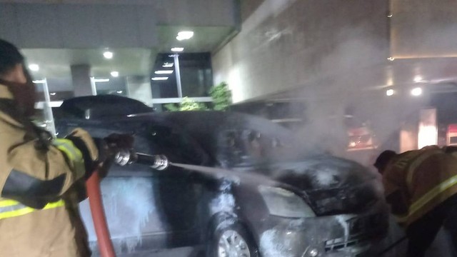 Mobil terbakar di Kompleks DPR/MPR Foto: Dok. Istimewa