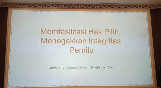 Salah satu materi dalam Seminar Nasional oleh MKM Universitas Ahmad Dahlan (UAD) (Foto: Siska Laili)