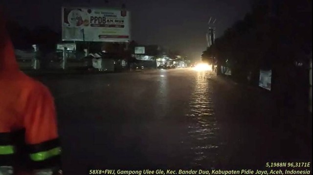 Jalan yang terendam banjir di Pidie Jaya, Aceh. Foto: BPBD Pidie Jaya