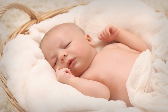 Pilek pada bayi juga bisa ditangani dengan beberapa perawatan rumahan. Foto: Pexels.com