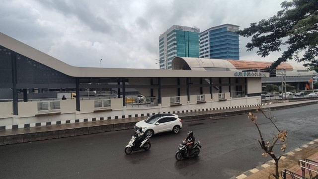 Halte Transjakarta Cawang Cikoko, Jakarta Selatan mulai diuji coba, Sabtu (17/2/2023). Foto: Jonathan Devin/kumparan