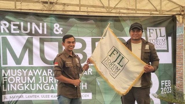 Munandar (kanan) terpilih sebagai Koordinator FJL menggantikan Zulkarnaini Masry (kiri)   