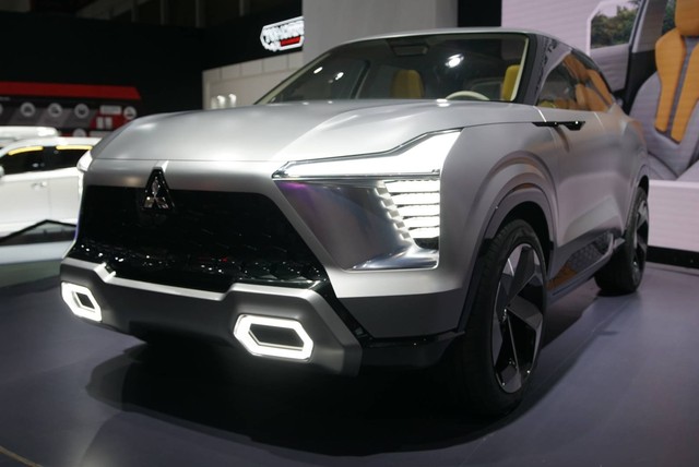 Tampilan mobil konsep Mitsubishi XFC di IIMS 2023, Ji Expo, Jakarta, Senin (20/2/2023). Foto: Iqbal Firdaus/kumparan