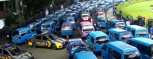 Ratusan Sopir Angkot Kepung Kota Malang, Demo Tolak Aturan Satu Arah