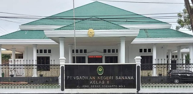 Gedung Pengadilan Negeri Sanana Kelas II, Kabupaten Kepulauan Sula, Maluku Utara. Foto: La Ode Hizrat Kasim/cermat