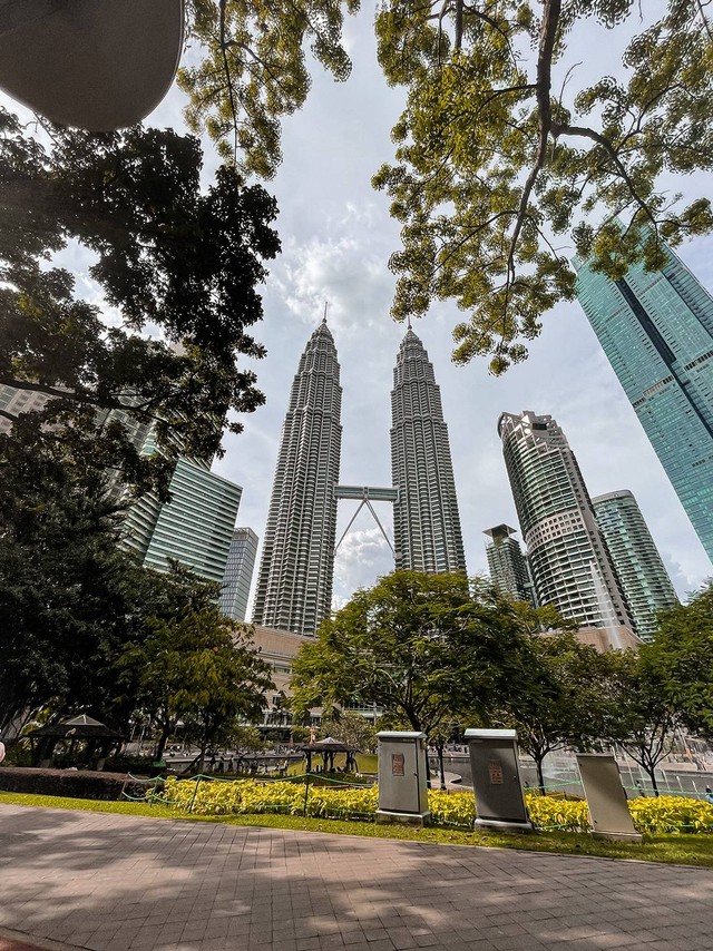 Simbol negara Malaysia, Twin Tower Petronas. Foto oleh Robby Adwa Fahlepi.