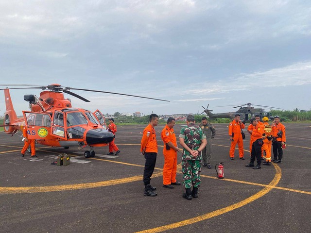 Tim SAR gabungan gunakan 4 Helikopter Ber-hoist siap dikerahkan untuk evakuasi rombongan Kapolda Jambi. Foto: Dok. Istimewa
