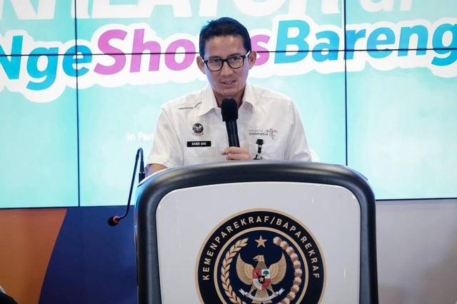 Menparekraf Sandiaga Uno saat memberikan keterangan di Weekly Brief with Sandi Uno di Gedung Sapta Pesona, Kementerian Parwisata dan Ekonomi Kreatif (Menparekraf), Jakarta, Senin (20/2). Foto: Dok. Istimewa