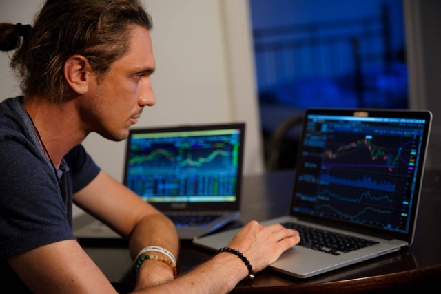 Ilustrasi Tipe Trader. Foto: Unsplash.com/AdamNowakowski