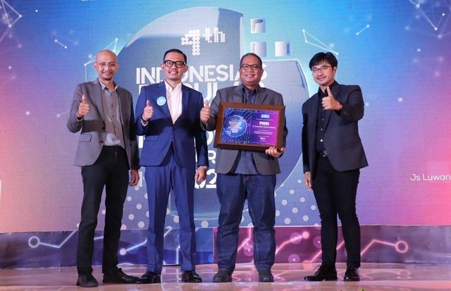 PT Permodalan Nasional Madani (PNM) meraih penghargaan di ajang Indonesia Top Digital Innovation Award 2023 yang digelar The Iconomics untuk kategori Top Configurating, Experience, Innovation 2023. Foto: dok. PNM