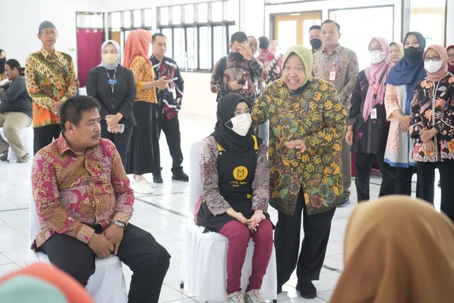 Menteri Sosial, Tri Rismaharini, saat berkunjung ke Wyata Guna, Bandung. Foto: Dok. Istimewa