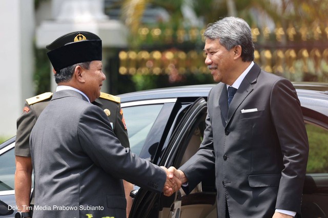 Prabowo Subianto menerima kunjungan Menhan Malaysia yang baru, Yang Berhormat Dato' Seri Utama Haji Mohamad Bin Haji Hasan. Foto: Tim Media Prabowo Subianto