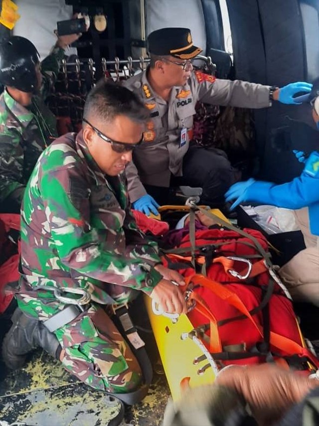 Aksi Heroik Prajurit Tni Evakuasi Kapolda Jambi Bertahan Meski Tali