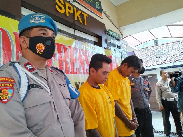 2 pelaku saat dihadirkan dalam rilis Polsek Mantrijeron. Foto: erfanto/Tugu Jogja