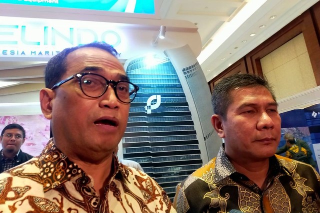 Menteri Perhubungan Budi Karya Sumadi dan Direktur Utama PT Pelabuhan Indonesia Arif Suhartono di JW Marriott Hotel, Rabu (22/2/2023). Foto: Ghinaa Rahmatika/kumparan