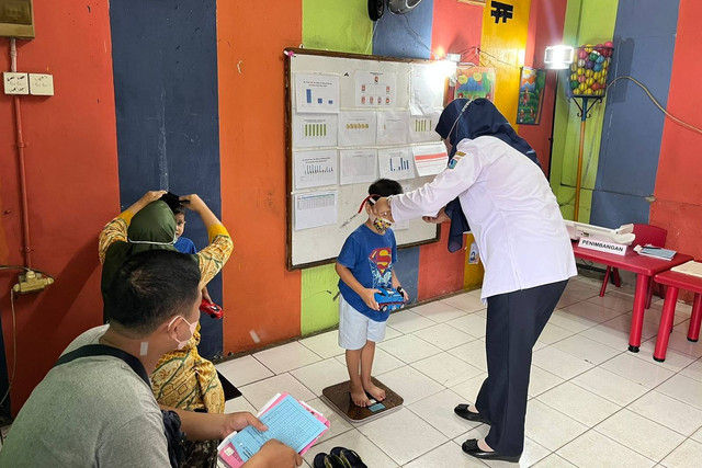 Ilustrasi Pelayanan Posyandu. Foto: Haya Syahira/kumparan