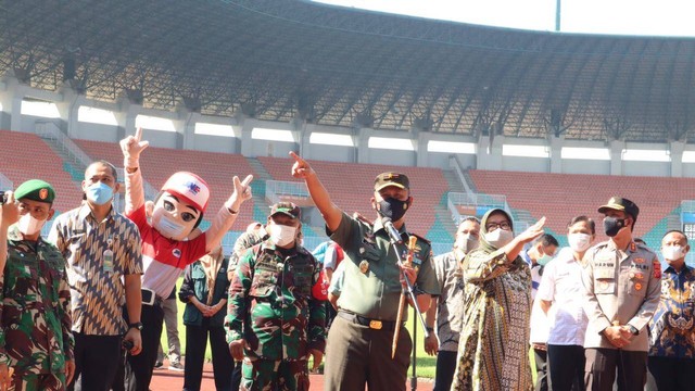 JNE Cabang Utama Bogor berkolaborasi dengan pemerintah Kabupaten Bogor dalam menyukseskan program vaksin massal.