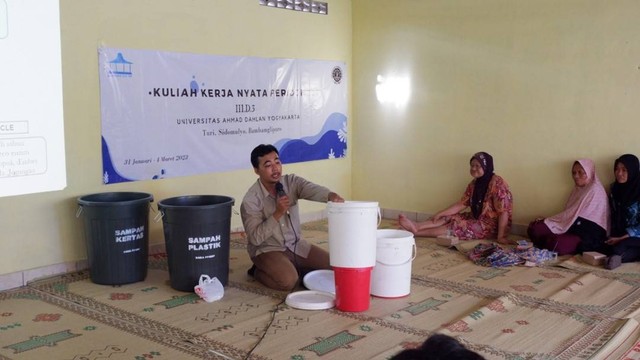 Pelaksanaan Sosialisasi Pengelolaan dan Pemilahan Sampah untuk Masyarakat Dusun Turi, Bantul 