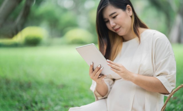 Ilustrasi Ibu yang Terpengaruh Momfluencer. Foto: WPixz/Shutterstock