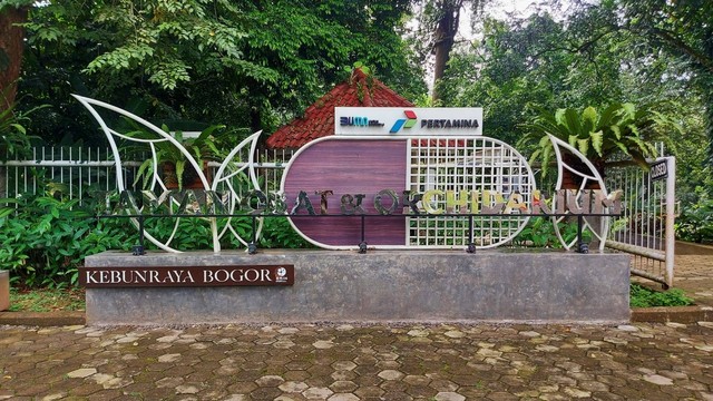 Pintu Masuk Taman Obat & Orchidarium. Sumber: Pribadi