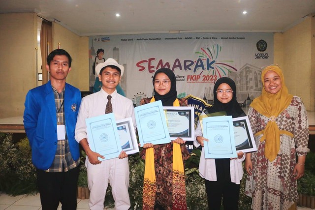 Pemenang Dramatisasi Puisi dari SMAN Kalisat Jember (Sumber : Humas Unmuh Jember).