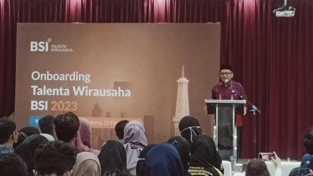 Penjabat Wali Kota Yogya, Sumadi, dalam talkshow kewirausahaan di FISIPOL UGM. Foto: Humas Pemkot Yogya