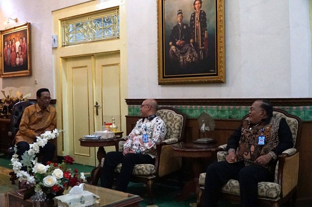 Kakanwil Kemenkumham DIY Agung Rektono Seto Audiensi dengan Gubernur DIY Sri Sultan Hamengkubuwono X (Foto: dok. Kemenkumham DIY)