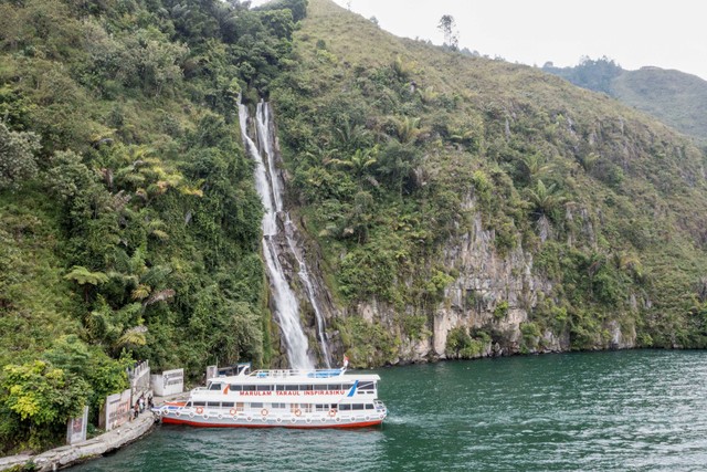 lake toba