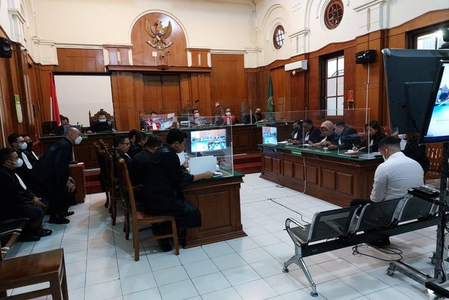 Sidang tuntutan kasus tragedi Kanjuruhan terhadap tiga terdakwa anggota Polri di Pengadilan Negeri (PN) Surabaya. Foto: Farusma Okta Verdian/kumparan