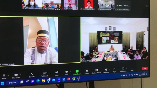Wakil Bupati Kaimana, Hasbulla Furuada saat mengikuti peluncuran "Barcode" E-Magazine Kejaksaan RI secara virtual, Jumat (24/2).