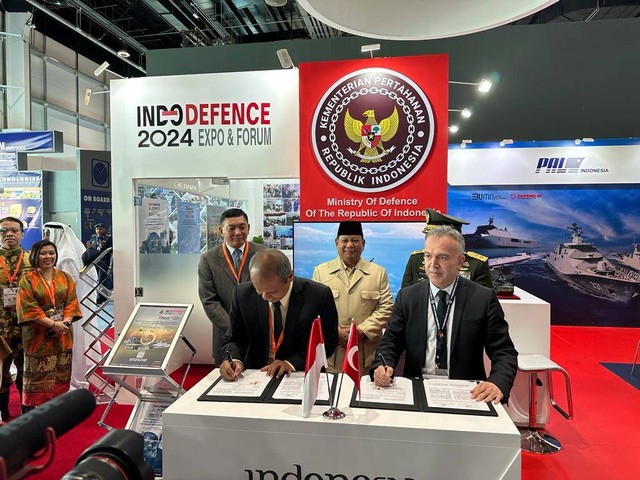 Menteri Pertahanan Prabowo Subianto dalam International Defence Exhibition (IDEX) dan Naval Defence Exhibition (NAVDEX) 2023 di Abu Dhabi. Dok: KBRI Abu Dhabi.