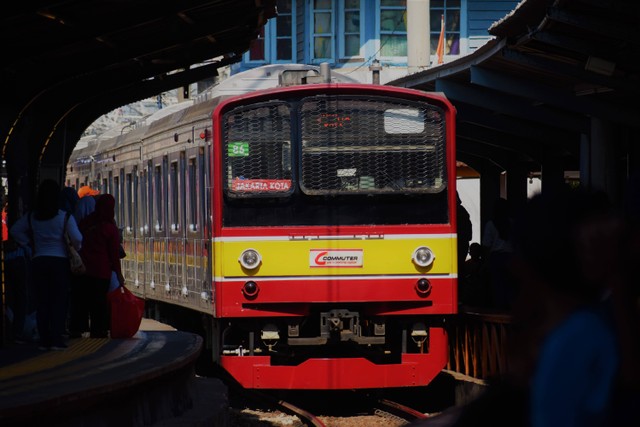 Cara Beli Tiket KRL di Stasiun, Foto Hanya Ilustrasi: Unsplash/Arkananta Adi Budicahyono