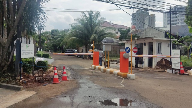 Kompleks Simprug Suite, lokasi salah satu rumah mewah milik Rafael Alun Trisambodo di Jakarta Selatan, Sabtu (25/2). Foto: Jonathan Devin/kumparan