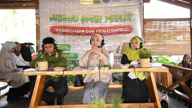 Pj Ketua Tim Penggerak PKK Aceh Ayu Candra Febiola Nazuar menyampaikan bahwa prevalensi stunting di Aceh turun dari 33,2 persen pada 2021 menjadi 31,2 persen pada tahun 2022. Foto: Dok. Adpim Aceh