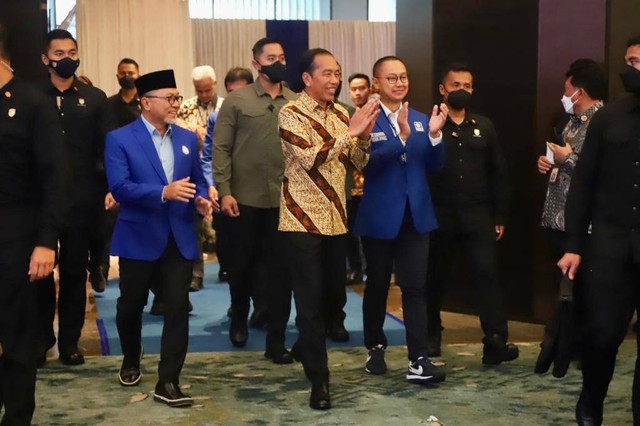 Presiden Joko Widodo bersama Ketua Umum PAN Zulkifli Hasan hadiri Rakornas PAN di Hotel Padma Semarang, Minggu (26/2/2023). Foto: DPP PAN 