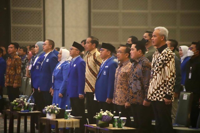 Presiden Joko Widodo bersama Ketua Umum PAN Zulkifli Hasan hadiri Rakornas PAN di Hotel Padma Semarang, Minggu (26/2/2023). Foto: DPP PAN 