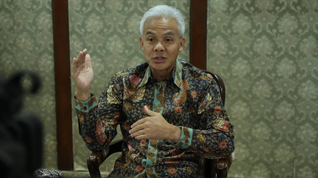 Gubernur Jateng Ganjar Pranowo meluncurkan Kredit Usaha Rakyat (KUR) Super Mikro untuk akses modal para UMKM di Jateng. Foto: Pemprov Jateng