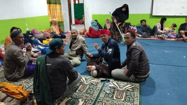 Pengungsi Wamena yang berada di Masjid Kodim Jayawijaya. Foto: Stefanus Tarsi/BumiPapua