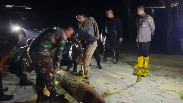 Mortir seberat 250 kilogram ditemukan di Kecamatan Tenayan Raya, Kota Pekanbaru, Riau. Foto: Dok. Istimewa