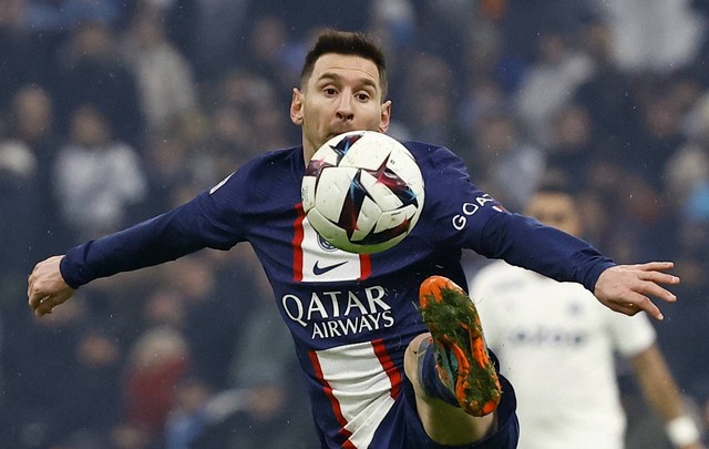 Lionel Messi dari Paris St Germain saat melawan Olympique de Marseille di Orange Velodrome, Marseille, Prancis. Foto: Eric Gaillard/Reuters