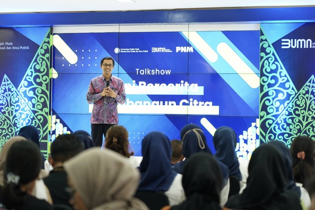 PNM dan UGM mengedukasi Gen Z soal penggunaan media sosial di Auditorium Fisipol, UGM, Yogyakarta, Sabtu (25/02). Foto: dok. PNM 